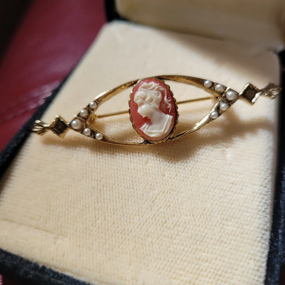 Cameo Brooch Faux Pearls Gold-tone ~ Pretty Vintage Look